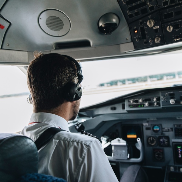 Airplane Pilot Horizon Swiss Flight Academy